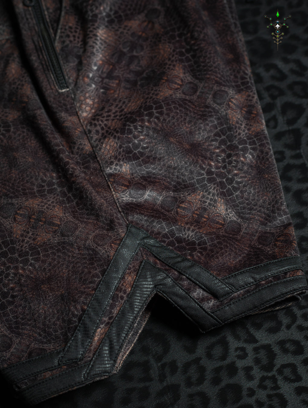 Boxing Shorts Black Mountains / Velvet Fawn – GATOR